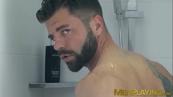 Suited stallion Hector de Silva masturbates his big cock