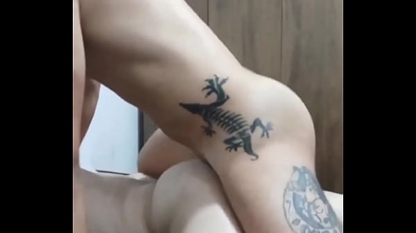 Comendo um f&atilde_ escondido do marido dele