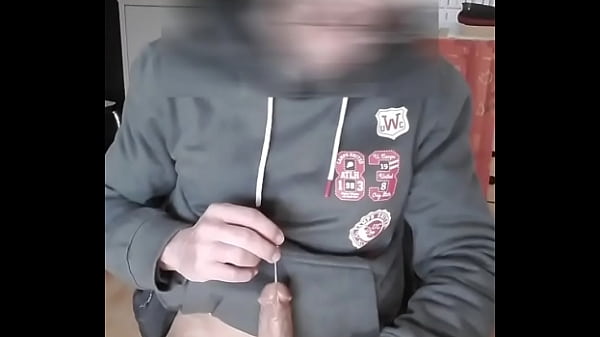 caresses et &eacute_jaculation avec ma tige ur&eacute_tral dans le penis