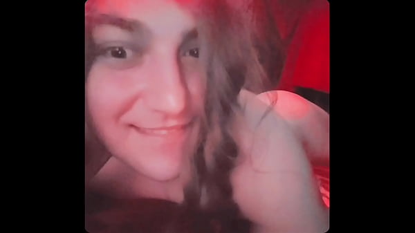 Diva del baile: ¡Mírame bailar con mi fabuloso atuendo de travesti!