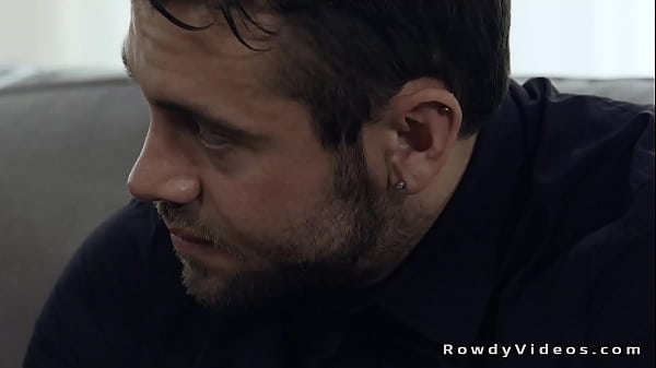 Cerchi di un ragazzo e scopate anali ex fidanzato in varie posizioni