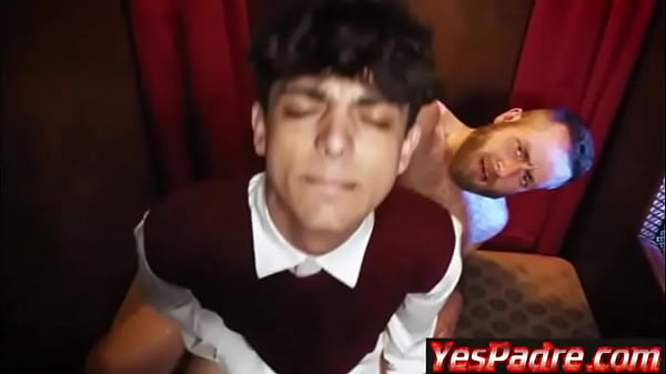 Le garçon donne son trou à l'église-[YesPadre]