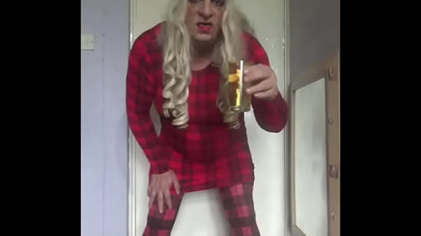 vem me filmar enquanto eu engulo seu xixi para o mundo ver parte 1