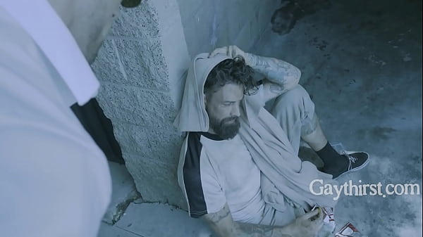 Kẻ lập dị nhặt một người đàn ông vô gia cư để dọn dẹp và chết tiệt - Roman Todd, Alpha Wolfe