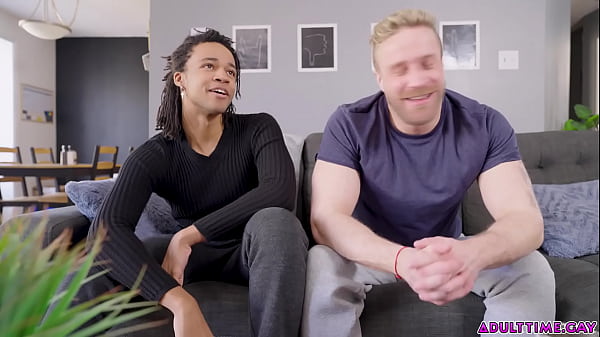 在这个场景中，马特奥·托马斯 (Mateo Tomas) 操黑人美女谢伊·帕克 (Shea Parker) 时脸上的表情真是无价之宝！