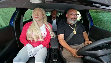 Carona das Branquelas mit Tifanny Wilson und Latrell und mit der besonderen Beteiligung von Elisa Ferraz, die das Stillen gibt