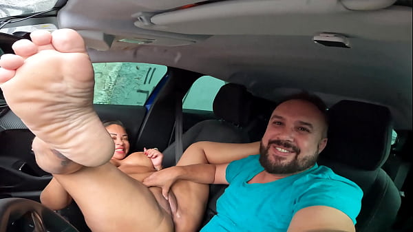 La cattiva Carioca sale in giro e si siede sul cazzo per tutte le strade di S&atilde_o Paulo - Kn Bombom