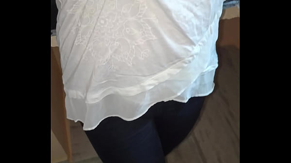 Bhabhi working in the kitchen, I felt bad after seeing her big ass!!