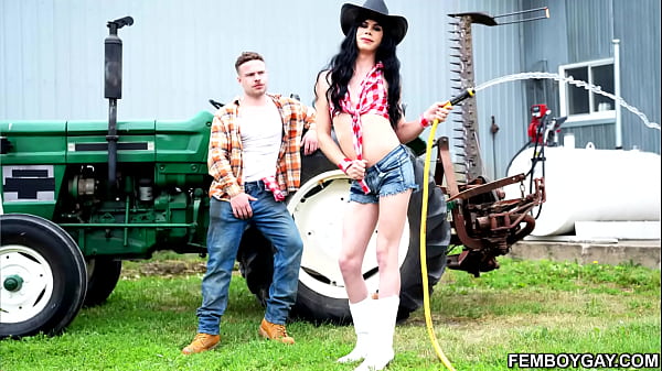 Femboy Gay ist Spitzenporno! Ich LIEBE den Femboy vom Land, Sydney! In abgeschnittenen Jeans und Cowgirl-Stiefeln sieht Sydney verdammt heiß aus!