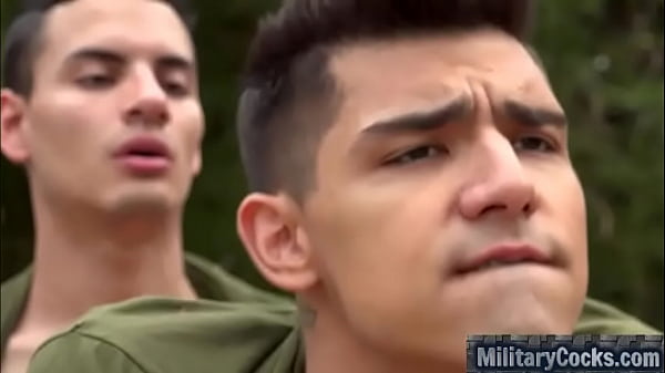 Lateinische Soldaten ficken draußen@MilitaryCocks.com
