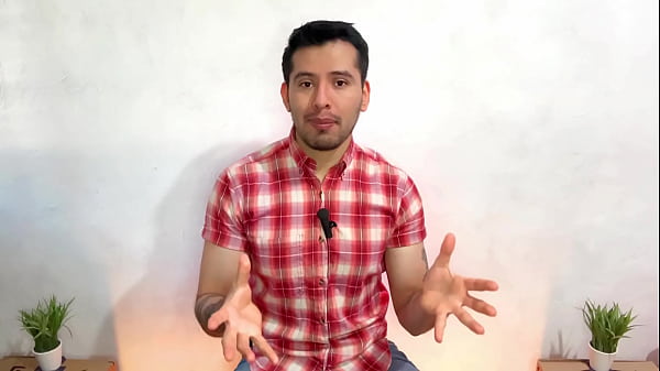 ¡Un policía talentoso termina follándole el culo al novio de una estudiante universitaria en un estacionamiento! Trío. historia sexual