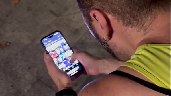 Crociera notturna vicino all'Axel Hotel Barcelona Grindr HookUp Coppia bollente Doppia enorme sborrata facciale