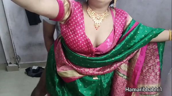 Heiße indische Desi Bhabhi Xxx. Hardcore-Ficken in Desi Bhabhis Saree. Indischer Desi Bhabhi Saree Sex.