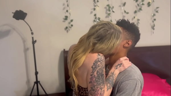 La señora Kora Bell chupa y folla su primera BBC