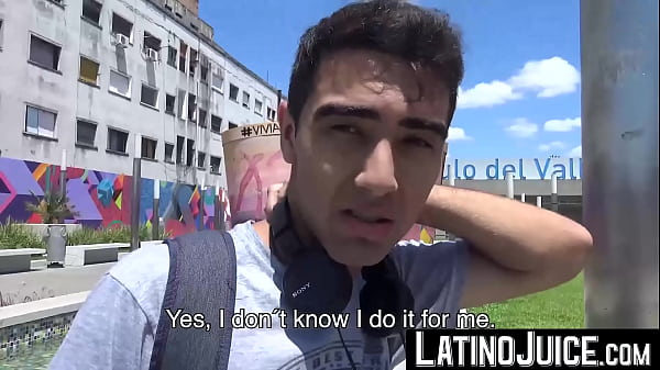 LatinoJuice.com - Bruno &amp_ Lio - Utilizando mi enorme y bendita polla para penetrar el agujero húmedo del barbudo Lio