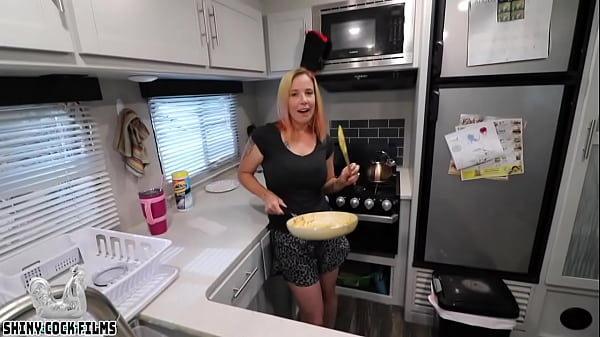 Verabredungsnacht zwischen Stiefmutter und Stiefsohn – Komplette Serie – Shiny Cock Films