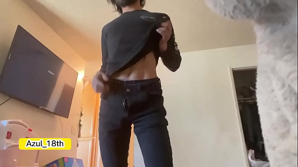 性感 18 岁男孩赤身裸体感到惊讶