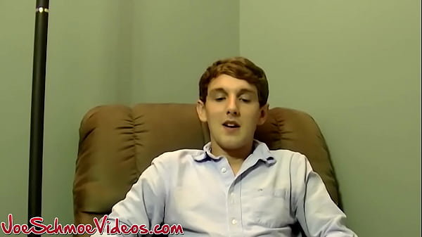 Il giovane amatoriale Woody riceve un pompino dall'uomo maturo Joe