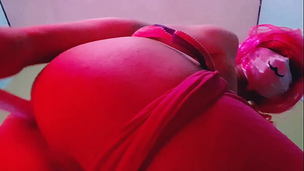 Transmädchen wird beim Training geil - Sexy Maddy