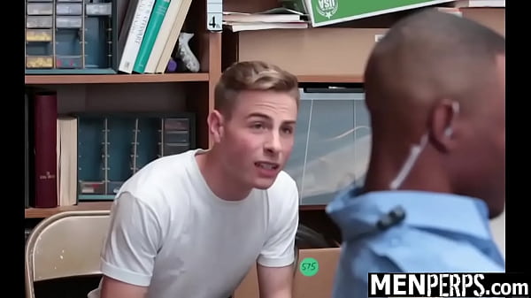 Hetero-Ladendieb beim Verstecken gestohlener Waren in seinem Rucksack erwischt und geschwärzt - Menperps