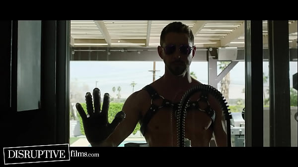 Der haarige Adonis erkundet das Arschspiel mit dem geheimnisvollen Lederdom – Johnny Ford, Vander Pulaski – DisruptiveFilms