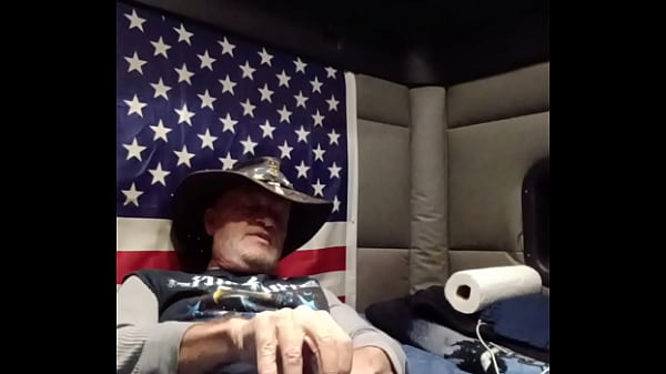 这个牛仔有一个大鸡巴