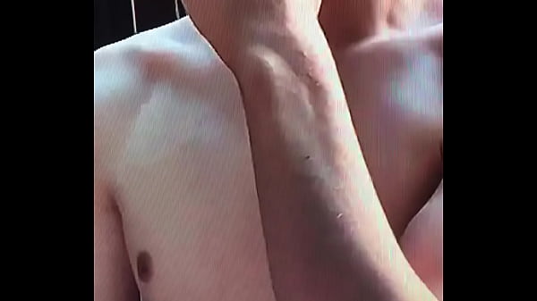 Grande fumatore di capezzoli rosa