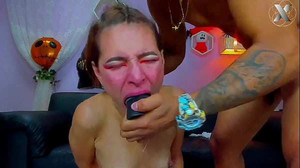 Latina scopata in gola dopo che ho inserito un vibratore nel suo culo enorme