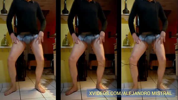 Mexicano amateur mostrando su verga y huevos dentro de su ropa interior Alejandro Mistral