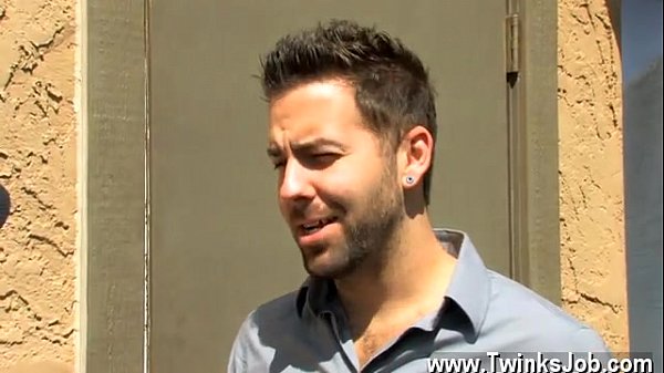 Ragazzi gay Dopo che l'uomo magro ha ingoiato profondamente il suo cazzo, Preston scopa