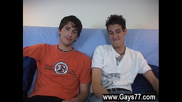 同性恋鸡巴 他引导他的鸡巴进来，大约一半是安东尼类型