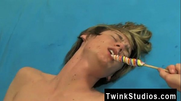 Der schwule Emo-Junge Kyler Moss ist nach ihrem Date total geil,