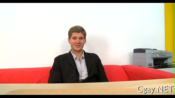 精力充沛的同性恋者的淫秽口交工作