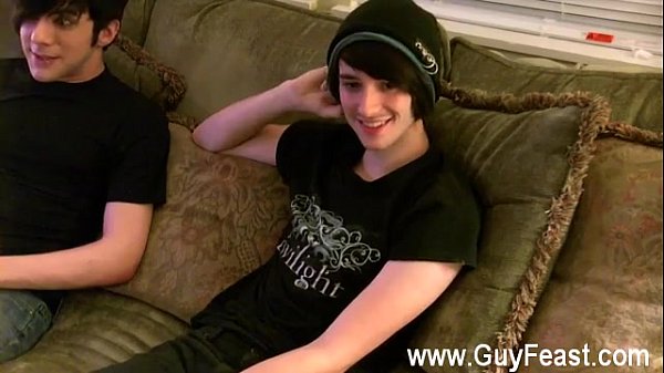 Uomini gay ebrei si masturbano e vengono Evidentemente è piuttosto nervoso