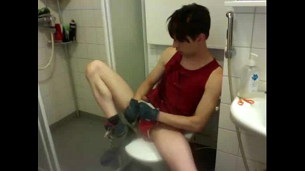 Menino - Mijar e se masturbar