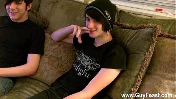 Gay hardcore Evidentemente è piuttosto nervoso, quindi iniziano a fare un