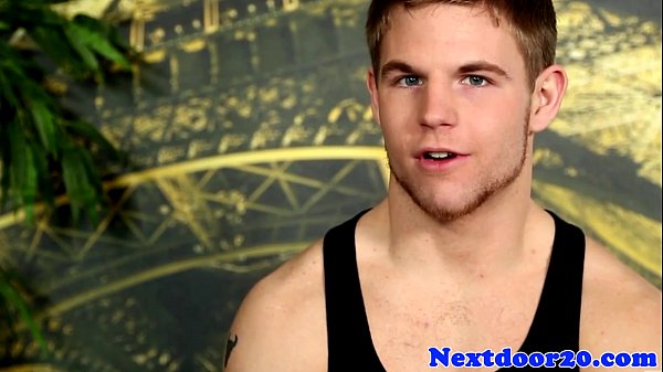 Gaysex-Sporthengst wichst seinen Schwanz