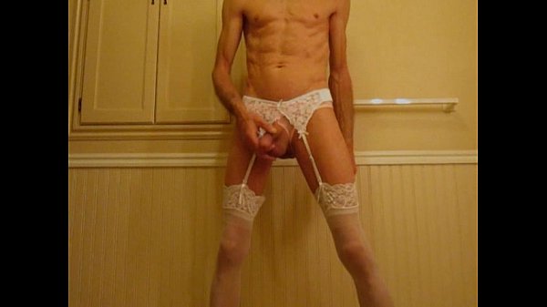 Den Schwanz hoch und in den Arsch gefistet